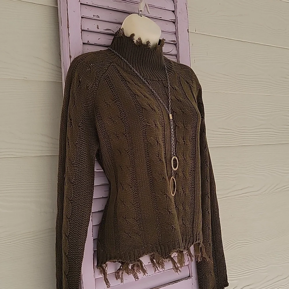 💗 POOF APPAREL LS Sweater Ragged Edge Olive Green L - Picture 2 of 11